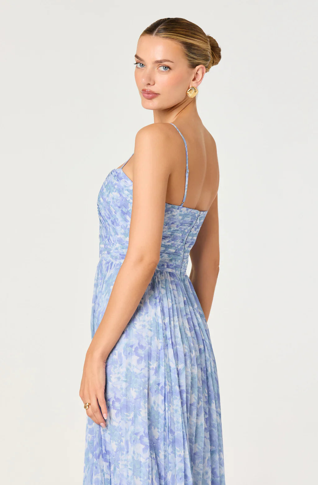 ASTR Bayley Floral Pleated Maxi Dress