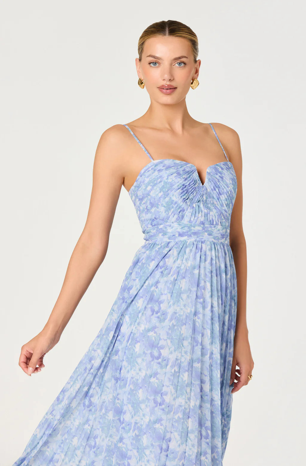 ASTR Bayley Floral Pleated Maxi Dress